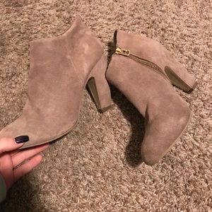 Steve Madden Tan Suede Heels